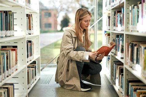 探讨一段有关寻找一部描绘女主角臂上带有龙纹身的书籍的故事,揭示网络搜索、人工智能辅助查询以及读者对文学细节认知的互动过程,洞察现代信息检索的挑战与可能性。
