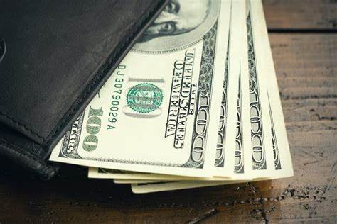 面对伴侣无节制的花费与自己的储蓄计划,许多夫妻都会陷入理财分歧。如何在爱情与经济之间找到平衡,保障双方利益与未来安全,是许多家庭无法回避的挑战。
