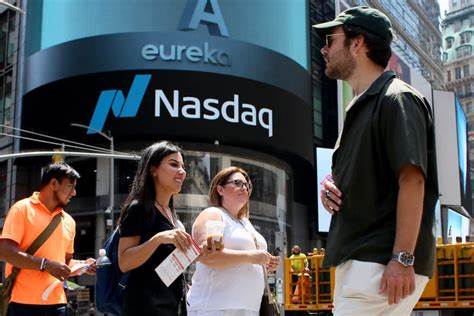 深入分析标普500和纳斯达克指数在连续多日上涨后如何力图保持良好势头,探讨背后驱动因素及未来市场走势展望,为投资者提供专业洞见。
