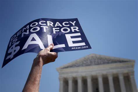 本文深入探讨了各州通过重新定义企业法律地位和权力,如何在不修改宪法的前提下有效限制企业和暗钱对美国政治的影响,揭示了一条解决"公民联合案"所带来政治资金难题的新路径。
