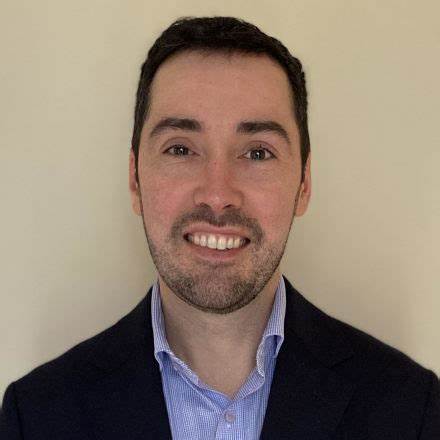 随着硅谷巨头英特尔股价大幅上涨,美国政府投资英特尔的9.9%股权已实现超过45亿美元的账面利润。这一投资不仅彰显了政府对芯片制造业的战略布局,也预示着科技巨头间的新一轮合作格局,推动半导体产业迎来全新发展机遇。
