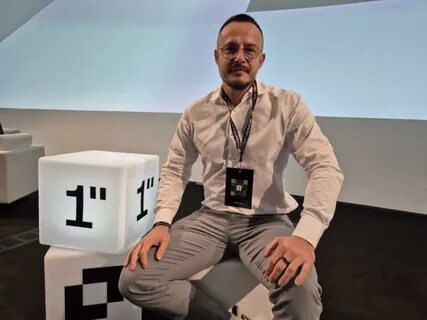 围绕1inch联合创始人在Token2049的观点展开,分析中心化交易所逐步转型为DeFi前端的技术、商业与监管维度,探讨流动性聚合、非托管交易、跨链互操作性以及未来5-10年的演进路径,为交易所、钱包、开发者与用户提供可行建议与风险提示
