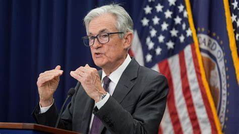 探讨当前通胀水平及其对经济的影响,深入分析美联储官员在利率政策上的不同观点及其背后的经济逻辑,帮助读者全面理解当前通胀形势的复杂性和未来政策走向。
