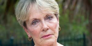 讨论丈夫在离婚前未经配偶知情出售个人退休账户(IRA)的法律效力,以及这对离婚财产分割和法律责任的影响。解析相关法律条款和实际案例,帮助读者理清权益保护和应对方案。
