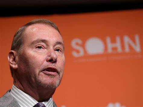 面临全球通胀压力和美元地位的潜在变化,杰弗里·冈拉克提出了关键的投资建议,帮助投资者在纷繁复杂的金融环境中寻求资产保护与增值。本文深入解读他的三大投资理念,助力投资者把握未来市场机遇。
