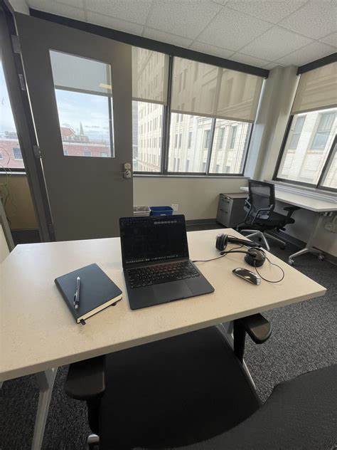 探索旧金山Frontier Tower独特的私密办公空间,了解其如何成为科技创新与社区交流的前沿阵地,带给企业和创业者无与伦比的办公体验和发展机遇。
