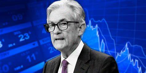 近期美联储政策决定面临政治干预的风险日益增加,令全球投资者感到不安。政治因素介入央行独立性,可能对货币政策效果和市场稳定产生深远影响,引发市场波动和投资信心动摇。本文深入探讨政治干预对美联储决策的影响、潜在风险及投资者如何应对。
