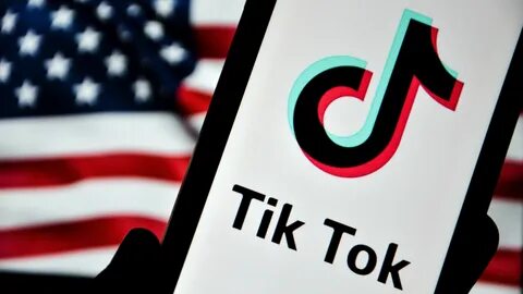 随着美国政府与多家科技投资公司达成收购TikTok美国业务的协议,美国TikTok用户将不得不迁移至由美国新公司运营的应用,本文深度解析该协议的背景、关键投资方及该变革对用户和行业的影响。
