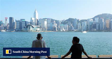 随着美联储即将启动降息周期,香港政府发行的五百亿港元银色债券因其优越的收益率和安全性,成为众多退休长者理财的热门选择,本文详细解读银色债券的优势及市场反响。
