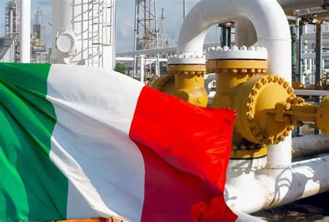 意大利竞争监管对六家石油公司处以9.367亿欧元罚款,认定其在燃油价格中对生物组分定价存在串通行为;文章解析调查要点、法律与市场影响、对消费者与行业监管的长期意义,以及企业可能的应对与上诉路径
