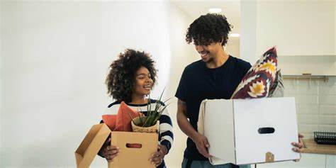 合伙购买房产在朋友之间越来越常见,但随之而来的财务纠纷和产权纠纷难免使人头疼。了解如何合法有效地分割财产、解决债务与产权问题,是避免矛盾激化和保障自身权益的关键。
