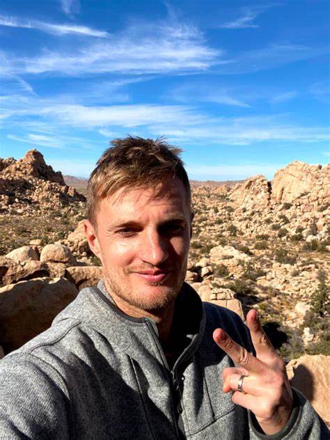 一位创业CTO五年亲历的决策、技术抉择与团队建设经验总结,涵盖产品化路线、平台搭建、招聘策略、远程协作与合规实务,为准备从0到1的技术领导者提供可操作的参考与思路
