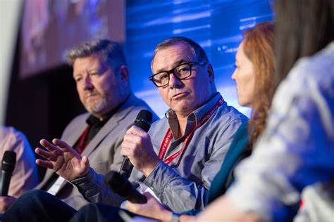 探讨金融时报利用AI个性化付费墙实现高效订阅转化的策略、技术与风险管控,分析媒体机构如何在保障编辑随机性与用户隐私的前提下,通过数据驱动的付费策略提升转化与留存,提供可落地的实施建议与衡量指标。
