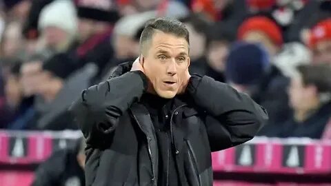 在2025年9月的一场德甲重头戏中,汉堡足球俱乐部(HSV)客场挑战拜仁慕尼黑,遭遇了惨痛的0:5失利。本文深入剖析比赛细节,探讨HSV表现不足的原因以及未来前景,帮助球迷和足球爱好者更好地了解这场被拜仁主宰的较量。
