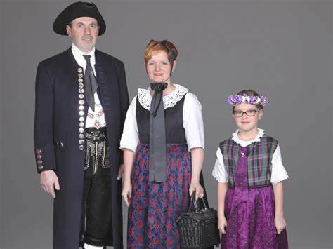 探索巴登-符腾堡Trachten(民俗服饰)的历史渊源、区域特色与当代保护实践,了解Landesverband如何通过活动、教育与青少年工作维系文化认同,并获得参与与访问信息。
