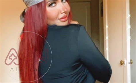 深入探讨沙特著名社交媒体人物巴比纳杰德的背景、国籍、年龄以及她生活中的独特发现,帮助读者全面认识这位备受关注的网络红人。
