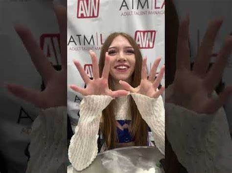 深入探讨Myra Moans作为知名成人影视模特的职业生涯,分析其在XNXX.COM平台上的受欢迎原因及影响,揭示成人娱乐行业的发展趋势和粉丝互动的独特魅力。
