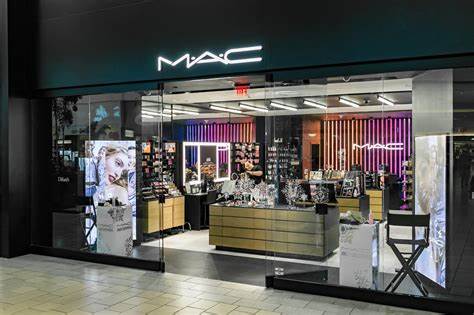 深入了解MAC Cosmetics液体口红的独特魅力,探索其多样色彩与卓越品质,并揭秘如何通过El Palacio de Hierro轻松购买和享受顶级美妆体验。
