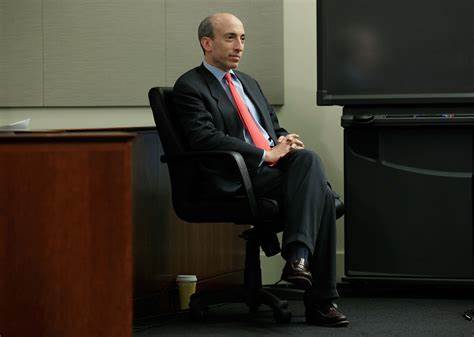 本文深入探讨美国证券交易委员会主席盖瑞·根斯勒(Gary Gensler)关键短信失踪事件,分析其在FTX爆雷以及比特币ETF法律诉讼中的潜在影响,揭示该事件对加密货币监管环境及司法透明度的深远意义。
