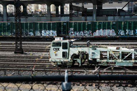 剖析CSX首席执行官离任后股价上扬的多重原因,探讨投资者反应、公司治理、运营前景与潜在风险,为关注铁路股的读者提供深入背景与可操作的观察要点
