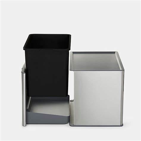 随着现代家庭对厨房整洁和环保意识的提升,厨房垃圾处理成为关注焦点。GoodHome Kora 30升抽屉式垃圾桶以其智能设计和高品质材料,为厨房空间带来极致便利与美观,助力轻松实现垃圾分类与环境保护。了解这款产品的独特特性与实际应用,提升您的厨房生活体验。
