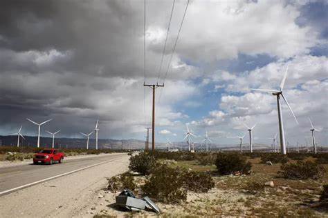 2025年上半年可持续基金表现优异,不仅实现了显著回报,还吸引了大量资金流入,展现出强劲的增长潜力和投资价值。解析其背后原因、区域差异及未来趋势,助力投资者把握绿色投资机遇。
