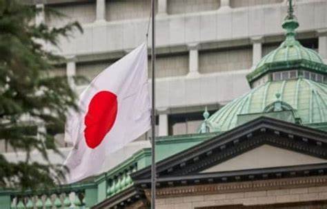 日本银行近日决定维持关键利率在0.5%,反映出在全球经济环境复杂多变且国内通胀逐渐回升的背景下,日本经济处于谨慎的复苏阶段。本文深入解析此次利率决策的背景和影响,剖析日本经济现状及未来展望。

