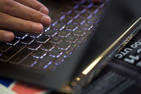 受私募股权公司Veritas支持的教育技术公司Anthology近日申请破产保护,引发高校、合作伙伴与投资者关注。文章梳理事件背景、可能诱因、对客户与数据安全的潜在影响,以及各方在破产程序中的应对要点与可行选择。
