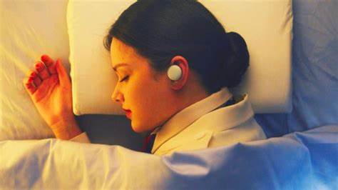 随着现代生活节奏加快,睡眠质量日益成为关注热点。最新的免电池睡眠耳塞通过创新技术,提供舒适无忧的听觉体验,帮助用户有效阻隔噪音,改善睡眠环境。本文深入探讨了这种新型耳塞的工作原理、设计优势及其对提升睡眠质量的积极影响。
