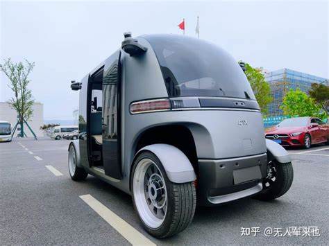 贵阳翰凯斯PIX凭借其模块化定制的无人驾驶小巴,创新移动空间设计,重新定义无人驾驶车辆的商业应用与城市生活方式,逐步走向全球市场,助推智慧城市建设与未来出行变革。
