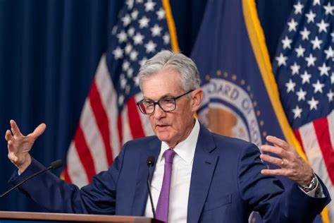 Dollar Strengthens as Powell Avoids Signaling September Cut