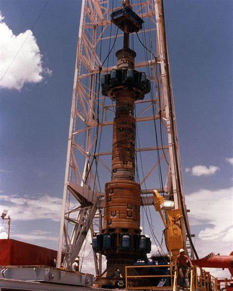 报道分析Transocean宣布以折价发行125百万股筹资3.81亿美元后股价下挫的背景、发行细节、对公司财务和股东的影响,以及投资者在海上钻探行业周期与债务压力下应关注的关键风险与机会
