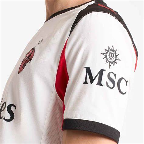 AC米兰发布2025/26赛季全新客场球衣,焕新设计融合俱乐部历史符号"Diavoletto",展现不凡风采与文化底蕴,本文深入剖析球衣设计理念与米兰精神。
