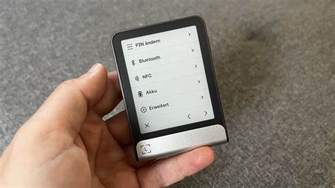 深入探讨Ledger Flex硬件钱包的功能、使用体验与安全性能,揭示其大屏E-Ink触摸显示技术带来的便捷性和优势,以及与市场同类产品的对比与适用人群分析,帮助加密货币用户选择合适的数字资产守护工具。
