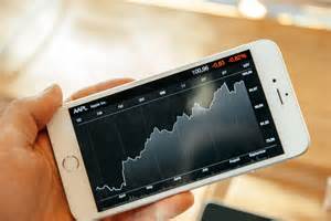 吉姆·克莱默近期公开表示已预订苹果公司最新款iPhone,同时深入探讨了苹果与康宁公司之间的重要合作关系以及这对科技股投资市场的深远影响。本文全面分析了克莱默的观点,结合行业趋势,解读苹果及相关产业链的未来发展潜力。
