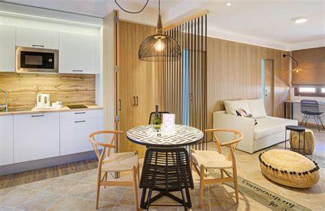 探索富埃特文图拉岛的最佳住宿选择,从豪华酒店到舒适公寓,详解Arena酒店集团提供的多样化住宿体验,让您的假期舒适无忧,尽享阳光沙滩与当地风情。
