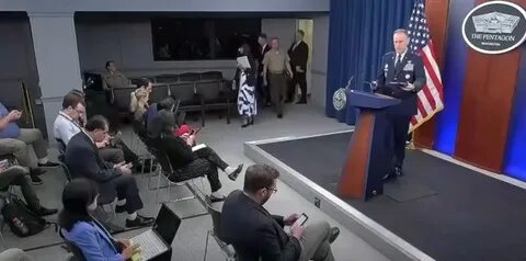 解析五角大楼最新限制性媒体政策的来龙去脉、法律与新闻职业影响,评估公众知情权与军方透明度之间的博弈,并为新闻机构与记者提供实际应对建议与前瞻思考
