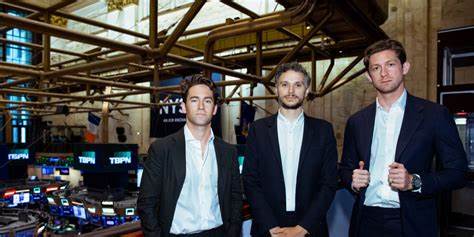 在独立媒体迅速崛起的时代,成立仅11个月的科技播客TBPN通过引进前Postmates高管Dylan Abruscato担任总裁,积极拓展广告收入,展现了独立媒体商业化的新路径和可能性。本文深入解析TBPN的成长故事、发展战略及未来趋势,为关注播客营销和媒体变现的读者提供行业洞察。
