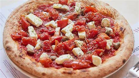 探寻马德里最值得一试的披萨餐厅,从正宗意大利风味到创意风格,揭开这座城市丰富多样的披萨文化与独特魅力。了解各大热门店铺的特色及推荐,助你轻松找到心仪的美味披萨。
