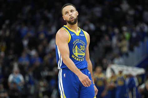 分析勇士队在NBA赛场上的表现,探讨球队在战术、阵容和管理层面的连续性问题,并展望未来发展方向。
