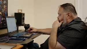 随着人工智能技术的迅猛发展,许多企业和个人纷纷宣称取得了革命性的技术突破。然而,这些所谓的'突破'背后往往隐藏着认知偏差与过度乐观,导致对技术能力的误判与盲目乐观,影响了行业的健康发展。本文深入探讨人工智能发展中的认知误区及其对科技创新的影响。
