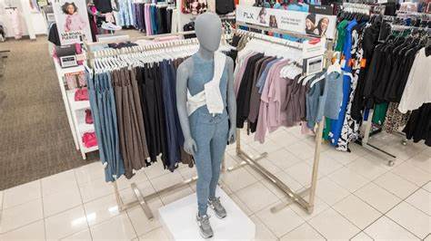 介绍Kohl's扩展其私有运动休闲品牌FLX到儿童与青少年市场的背景、产品与定价、渠道布局、对公司策略与零售行业的影响,以及家长选购与市场前景分析
