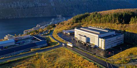 Nscale获得来自英伟达支持的11亿美元融资,将如何重塑数据中心AI基础设施、加速大型模型训练与推理、影响云服务与硬件生态,并带来成本、能耗与合规层面的挑战与机遇
