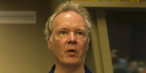 Oracle公司大规模裁员MySQL开发团队引发原作者Monty Widenius深感心痛,开放源代码数据库的未来充满不确定性。本文深入探讨Oracle的裁员事件、MySQL的历史背景以及开源数据库生态的变迁。
