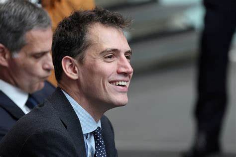 法国领先的人工智能公司Mistral AI正积极拓展加拿大市场,计划在蒙特利尔设立办事处,招聘专业人才,推动AI技术在制造业、物流和金融等多个领域的落地应用,为加拿大AI发展注入新的动力。本文深入剖析Mistral AI的全球战略布局、技术优势以及其对加拿大数字经济的潜在影响。
