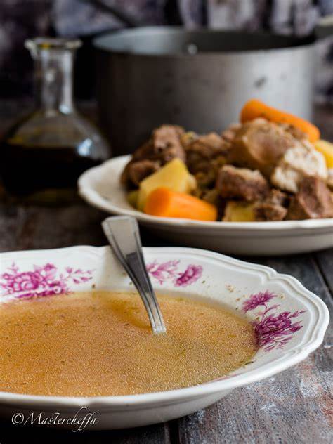 深入探索传统意大利牛肉鸡肉高汤的制作技艺,揭示正宗配方与烹饪技巧,帮助您轻松制作出浓郁香醇、营养丰富的高汤,成为厨房中不可或缺的万能基础。
