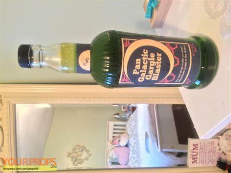 探索如何利用废弃物品制作功能性《银河系漫游指南》道具,结合创意与实用性,带来独特的科幻风格体验并为爱好者提供动手灵感。
