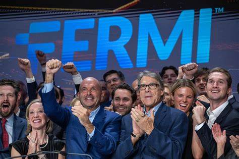 Fermi通过在美首次公开募股筹得6.825亿美元,背靠前能源部长里克·佩里,计划在德州阿马里洛打造以核能、天然气与太阳能为动力的超大规模AI数据中心园区,本文解析Fermi的商业模式、融资细节、能源策略、市场机会与潜在风险,为关注AI基础设施与数据中心投资的读者提供决策参考
