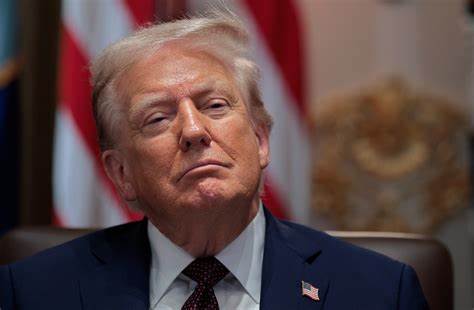 特朗普家族通过推出世界自由金融(World Liberty Financial)加密代币获得了数十亿美元的财务收益,引发外界广泛关注和讨论。本文深入探讨了该项目的背景、运作方式、背后的风险与争议,以及加密货币市场的发展趋势。
