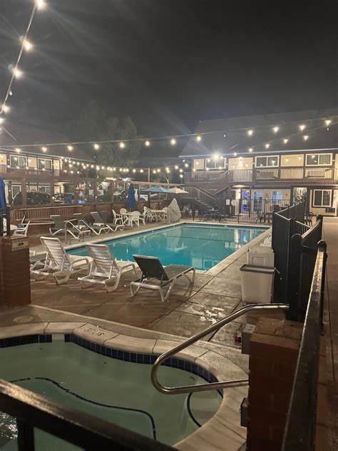 深入解析索尔vang King Frederik Inn的住宿环境、服务设施及2025年最新价格策略,帮助旅行者做出明智的选择,享受完美度假体验。
